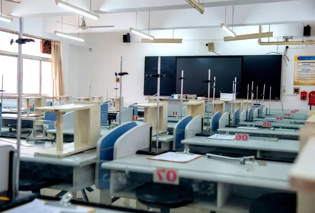 实验室2.jpg 图片